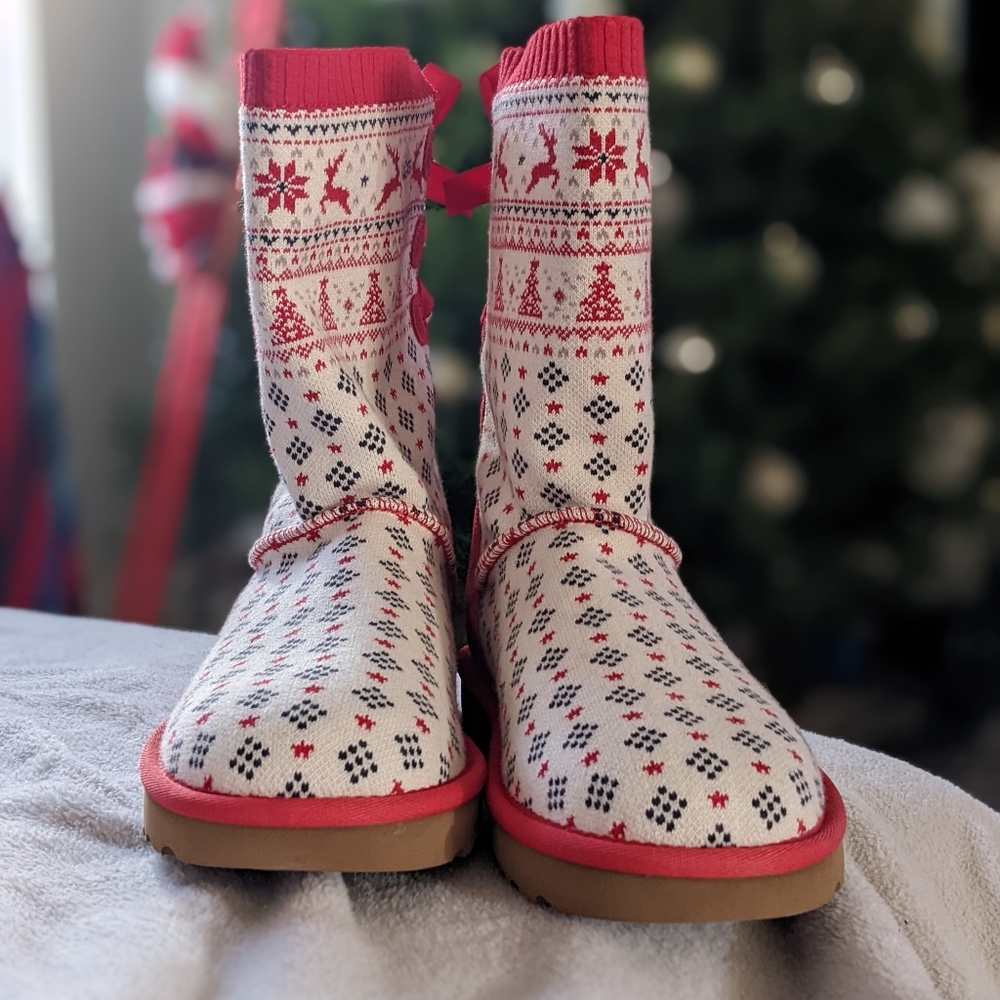 Ugg Holiday Sweater Uggs brand new, never worn size 7
